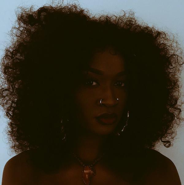 rudegyalchina:  56blogscrazy:  melanin at it’s best   Omfg !!! Put her on a t shirt