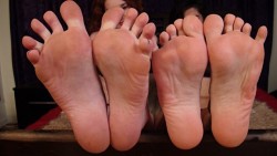 nice-feetmitzi:Foot fetish men and movies