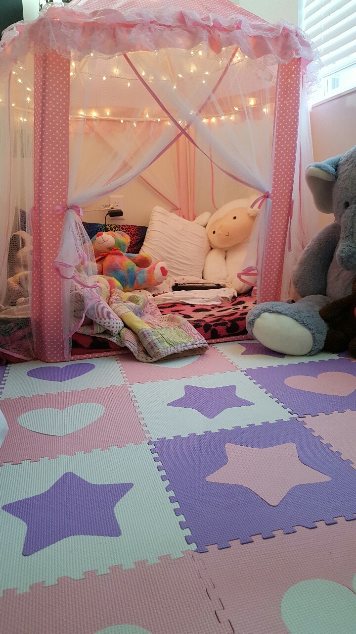 babysplayground:  Do you guys love my new princess tent? I do!!! I strung up lights
