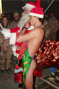 broswithoutclothes:  Hottest elfbro ever.