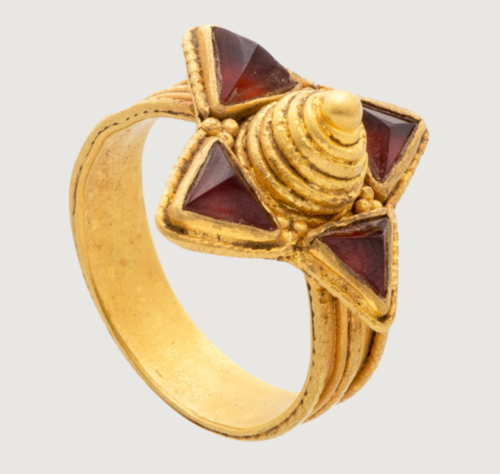 XXX gemma-antiqua:  Ostrogoth gold and garnet photo