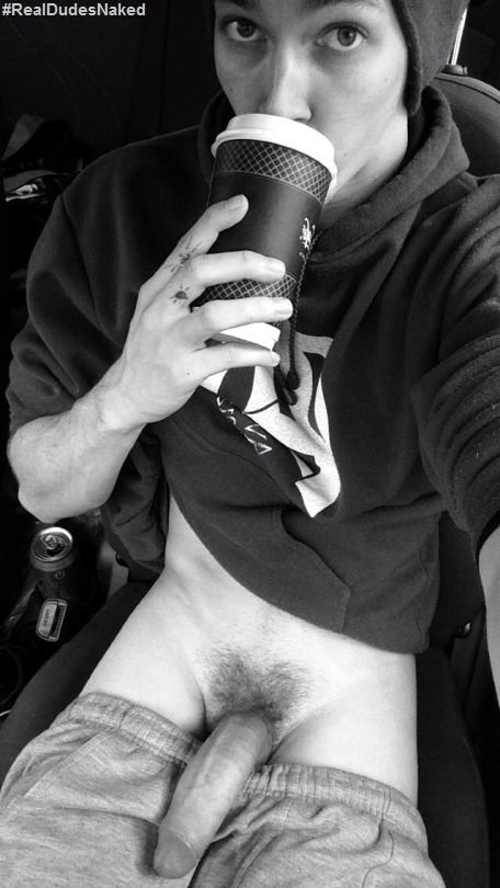 realdudesnaked:    Sexy compilation of “Hektikk”! He’s got a lot more pics