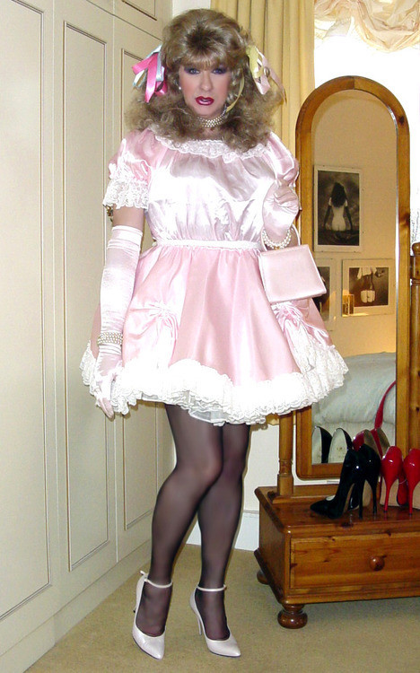 headbutbaby:  charleen69:  gemmgqsprettysissies:  Brian didn’t appreciate the fancy dress outf