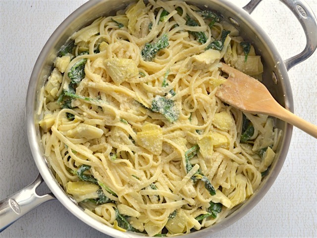 foodffs:  20 MINUTE CREAMY SPINACH ARTICHOKE PASTA Really nice recipes. Every hour.