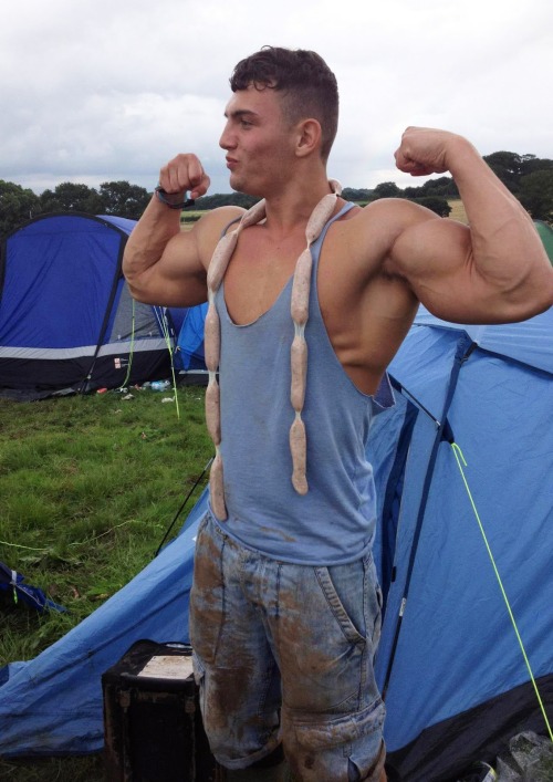 ngrboy4whttops:  Nice. But the meat i’d like to eat are covered by those dirty shorts… 