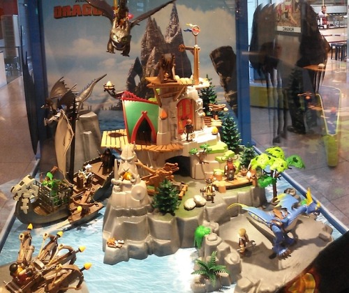 redkiteslike:I didn’t know there was THIS MUCH httyd playmobil available…Ok that’s it: Get me a time