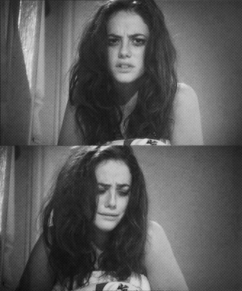 morphine-and-cigarettes:  sad black and white blog, I follow back similar
