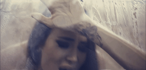 arenamediasyasfalto:  Con el calor que hace aun por las islas,follar en la ducha