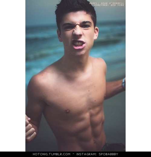 hotonig:  @spobabbby - Sean O’Donnell Tumblr: theadults.tumblr.com 