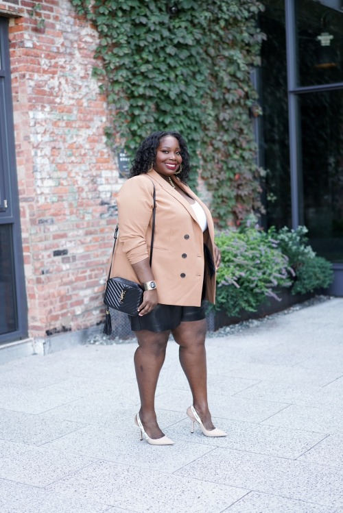 Leather Shorts For Plus Size girls https://stylishcurves.com/how-to-style-plus-size-leather-shorts/