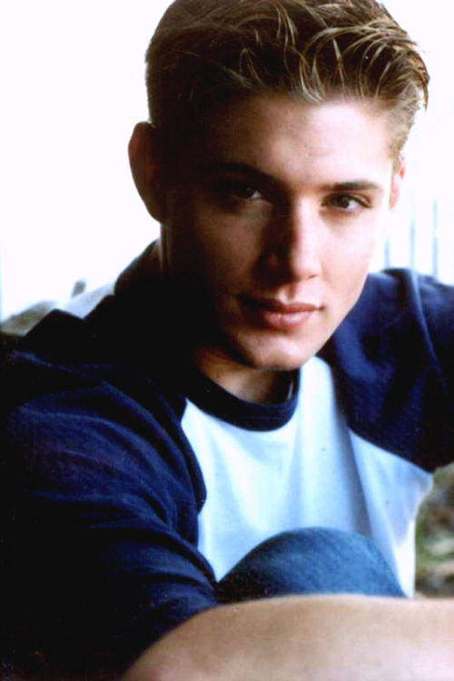 deandrivesmycar:  Adorable. Jensen Ackles circa 1998 