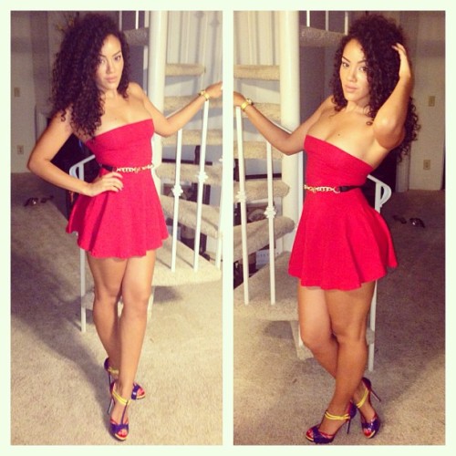thickleggz:  lushdollsxo:  Syd  The pic on the right is it… Click HERE for more ThickLeggz. Click HERE to submit your Thick.    ThickLeggz 