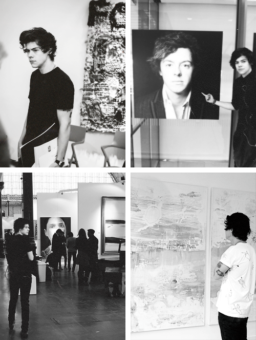 XXX harrycmon:  Harry Styles attending art galleries. photo