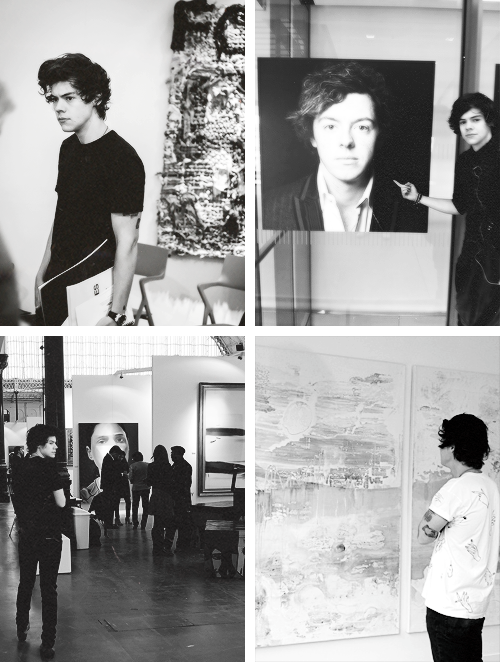 harrycmon:  Harry Styles attending art galleries. 