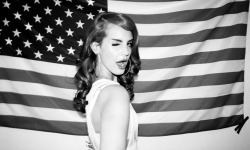 a-l-l-o-n-e:Lana Del Rey &lt;3