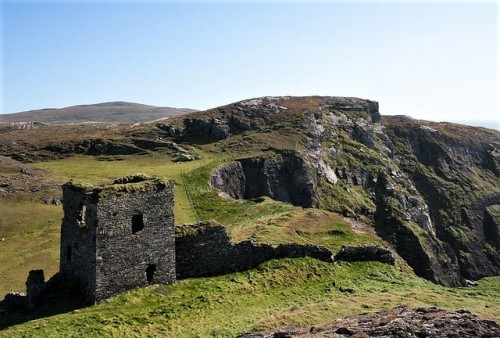 archaicwonder:Dunlough Castle, County Cork, IrelandDunlough Castle (aka Three Castles) sits on top o