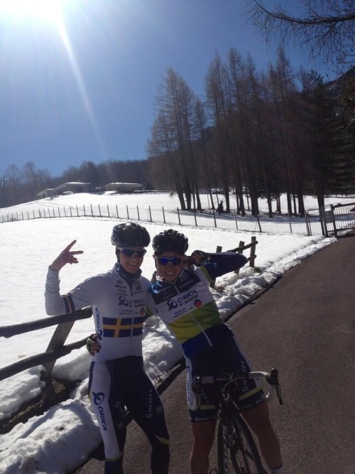 @emmaprocyclist: This photo says it all! Life as a @Orica_GreenEDGE - AIS rider is good