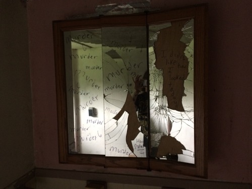 destroyed-and-abandoned: Abandoned House in Massachusetts (sorry for the quality it was taken with a