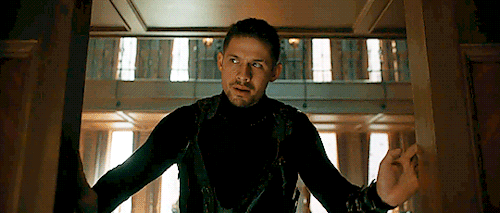 diego-hargreeves:Step number 1: close the door.Step number 2: D A N C E