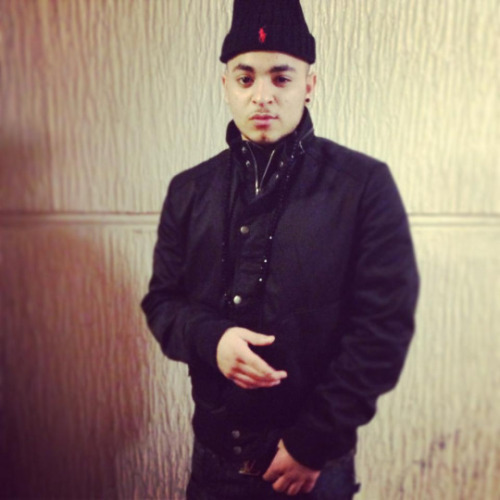fagwhore4arabdesimasters:    British Asian Superiority=White Fag Inferiority:15“So,..you’s a battyman den.. One of dem cash fags.. So howz about you give me cash so’s i don’t mash you up den..?”