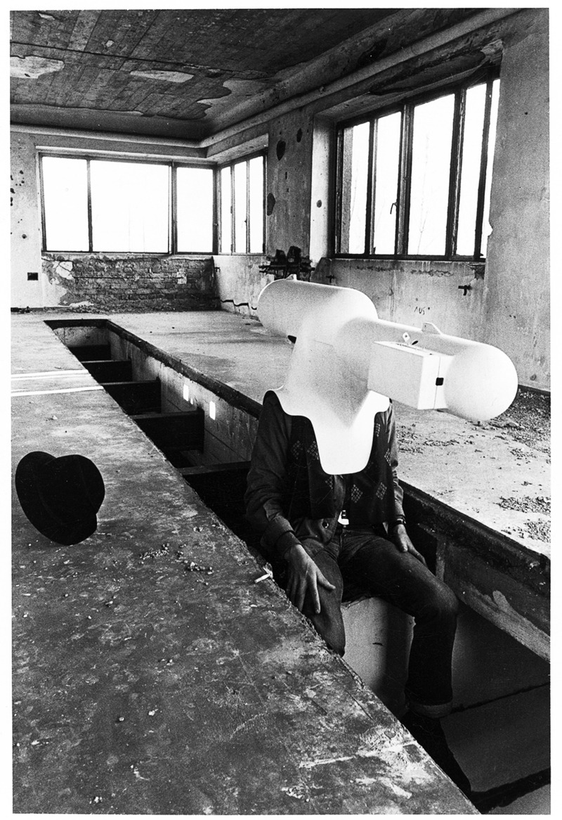 uncube:
“ Walter Pichler, “TV Helmet (Portable Living Room), 1967
Source: uncube magazine, uncu.be/4MXeOE
Photo © Galerie Elisabeth & Klaus Thoman Innsbruck/Wien
”