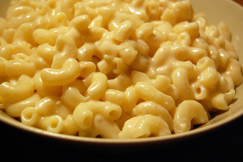 vegan-yums:   Vegan mac n cheese using mostly adult photos