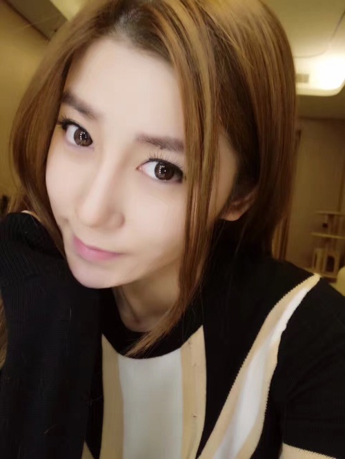 yvone123: 希望老婆被更多的人意淫