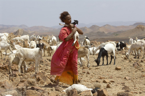 o-toto: Beautiful scene from the film “Desert Flower” based on the Somali model Waris Di