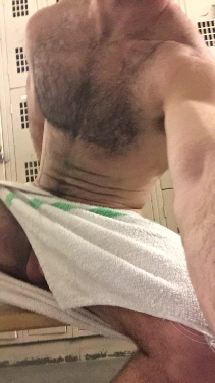 rlmjob:heres a pic of my right nut