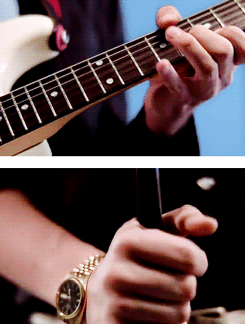korninatoharuichi:  Reptilia + hands 
