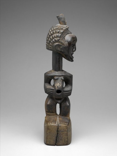 Standing male figure (nkishi) with head turned to the left, of the Songye people, South Milembwe, Ta