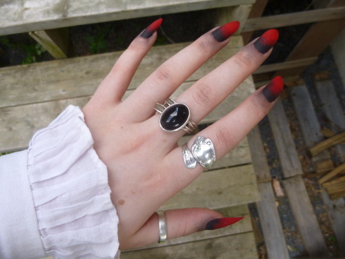 vinceaddams:I painted my nails red and black and I must say I’m very pleased with them.# how did u d