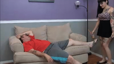 your-hard-cousin:  My sister wasn’t able to pick up when she was out at the club