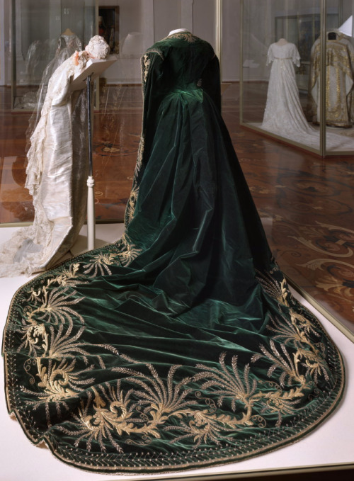 teatimeatwinterpalace: Ceremonial Court Dress for a lady-in-wainting, St Petersburg, Atelier of Olga