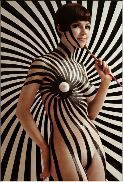 pearlqueensposts:  friedcherryblossomprincess:  cajunhypnoslut:  twiselr:  maker-of-dolls:  Nice spirals  😳 w-woh~..  Yes. 🌀🌀🌀  Oh god.  Oh, yeah. 