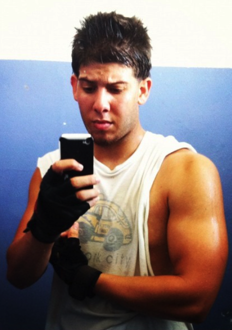 puertoricanpapis:  CHUBBY RICAN WITH A NICE UNCUT BICHO 