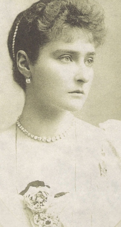 ohsoromanov:  Empress Alexandra Feodorovna of Russia.