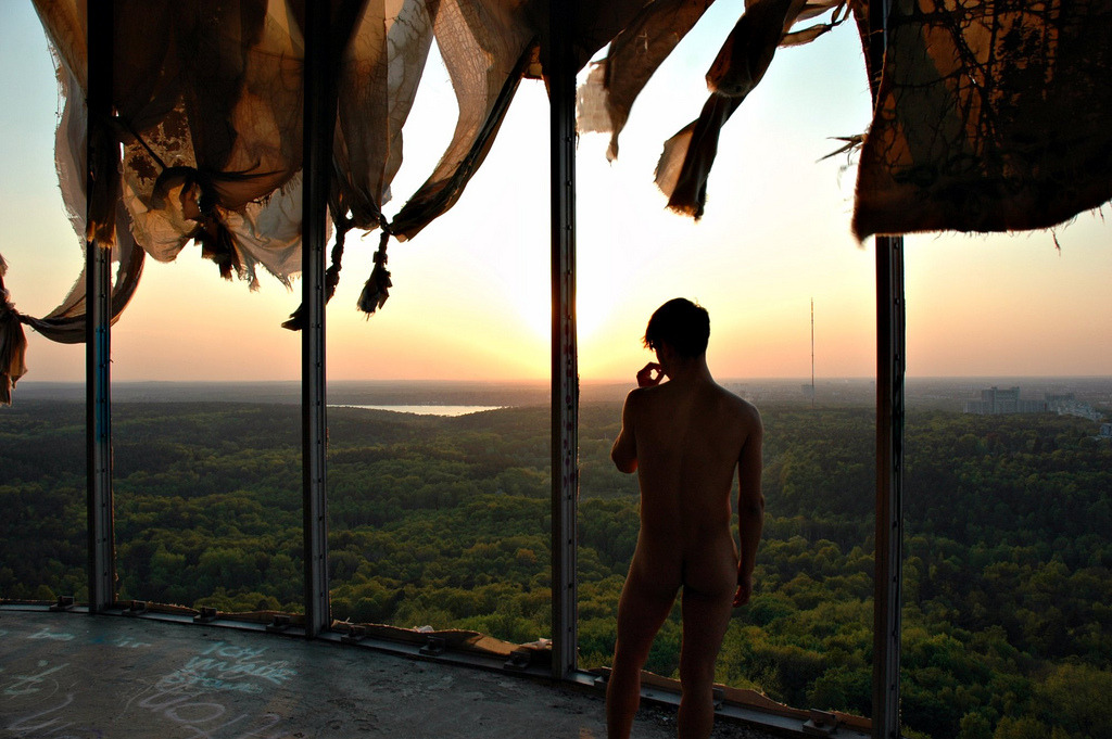 sickpage:  Nichole VelasquezMemory Tapes “Yes I Know”, 2011 
