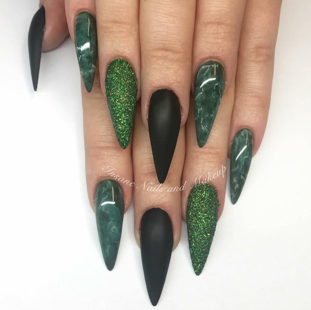 nailsandinspo:Emerald Glitter &amp; Matte Black 
