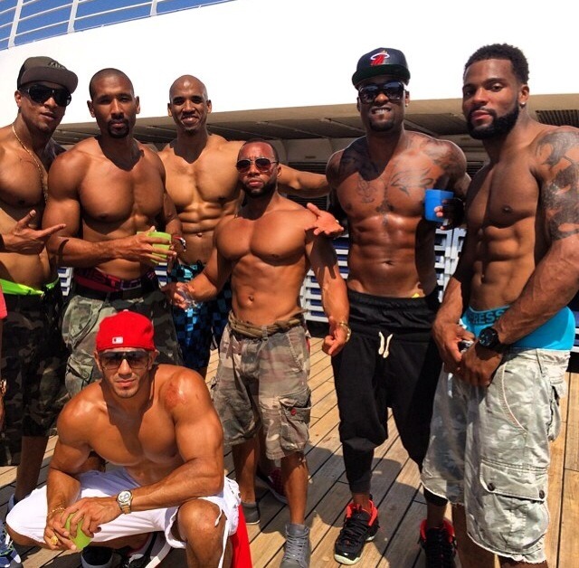 leonrob2041:  seeker310:  christmascame2day:  Braylon and his ridiculously fit friends