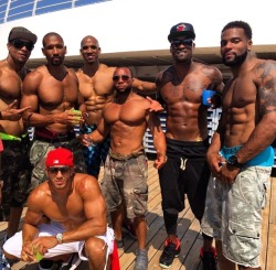 leonrob2041:  seeker310:  christmascame2day:  Braylon and his ridiculously fit friends  Awesome Bros   😍😍😍😍😍😍😍 