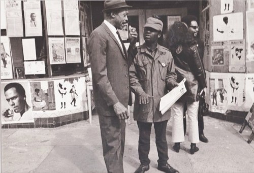 infernalseason:Selling the Black Panther Party newspaper on the streets of San Francisco, c1970. Sou