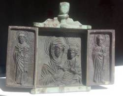 tumuseum: Icon-fold, bronze. Our Lady, Saint John, Saint Nicholas. XI century.  