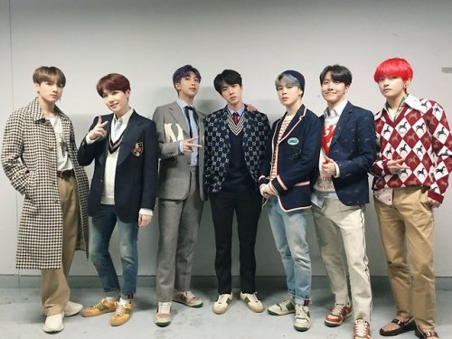 allforbts:181201 BTS_official’s Tweet[#오늘의방탄] 2018 MMA에서 #대상탄소년단  행복이라는 단어가 아미들 곁에 항상 머물러있기를! Teamwo