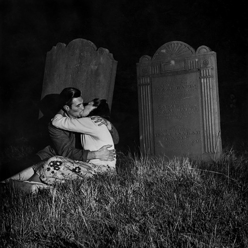 baddreamland:Graveyard Kiss by Charles Hewitt.1949. 