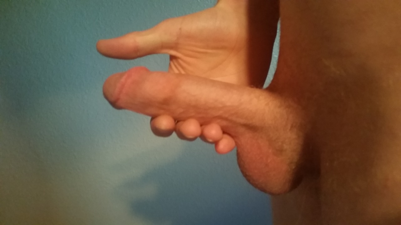 ratemymeat:  23 | 7.4 x 5.4 | USA | 4 Stars Kik: tropicaltoboggan - bi  Looks just