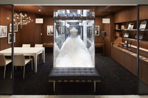 A wedding gown store in Japan #InteriorDesign by SONE YASUHIRO DESIGN INC. bit.ly/1Qdu4R8 #Ja