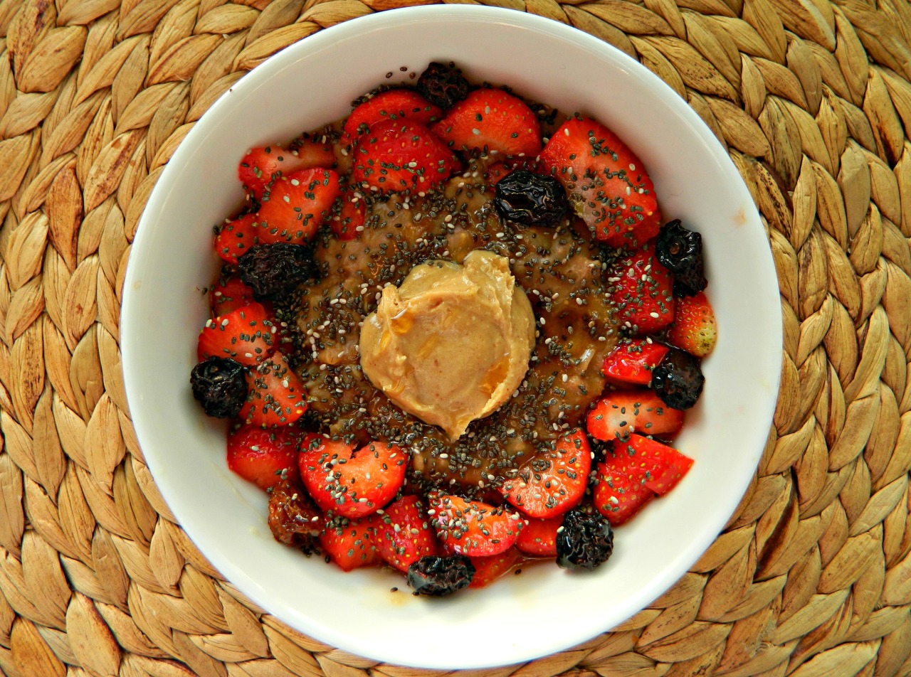 Chocolate banana oatmeal (½ mashed banana, 2 squares 85% chocolate, oats, unsweetened almond milk) topped with cinnamon, strawberries, dried cherries, chia seeds, organic peanut butter and a drizzle of maple syrup.