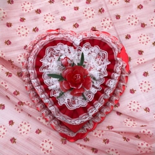 madameantoinette:Vintage heart-shaped candy box 