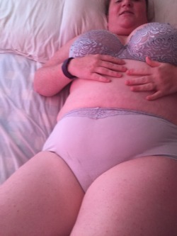 Romsey Clare Wants Your Young Cock Sexybroker78@Googlemail.com